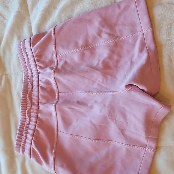 Lululemon Softstreme High-Rise Short 4", Size 4,‎ Excellent - Picture 2 of 8